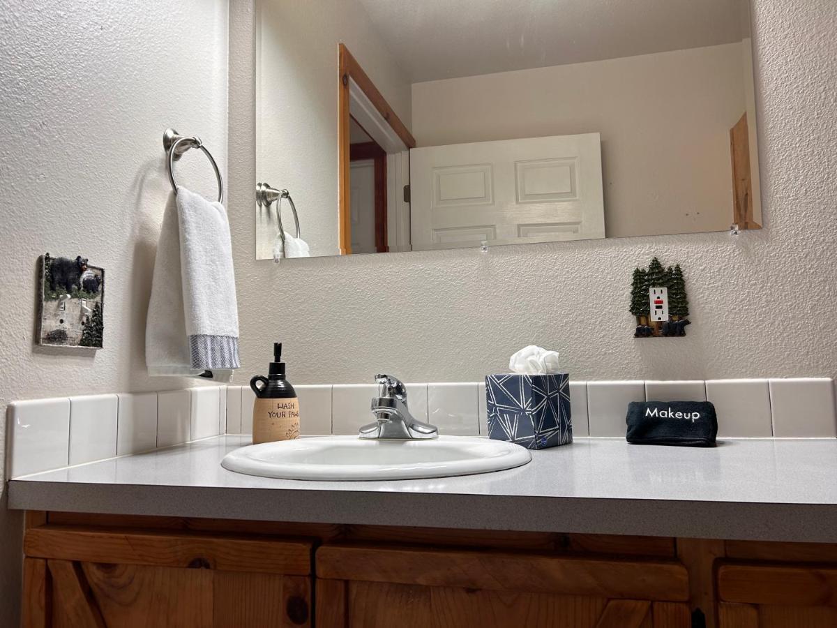 Twin Pines Wilderness Cabin: Scenic Views & Pet-Friendly Retreat Boise Exterior photo